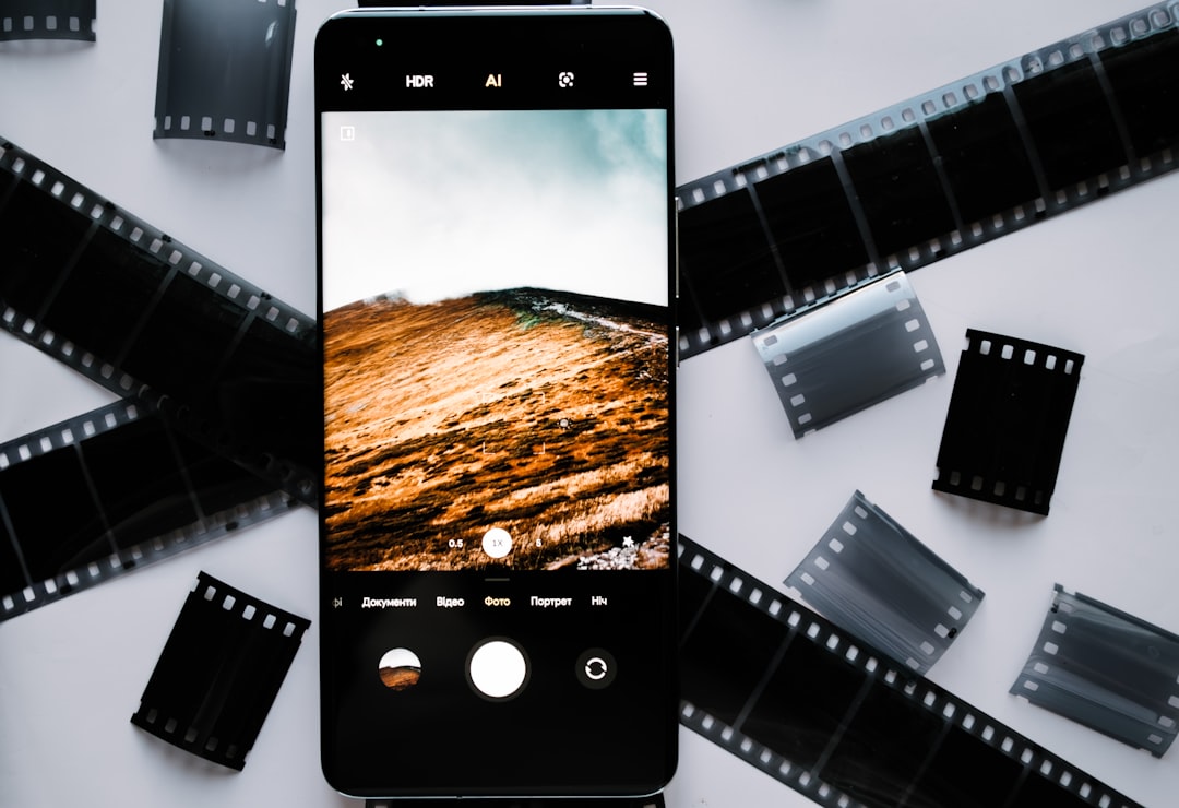 a cell phone with a film strip around it — Foto por Pavlo Pavliuk na Unsplash