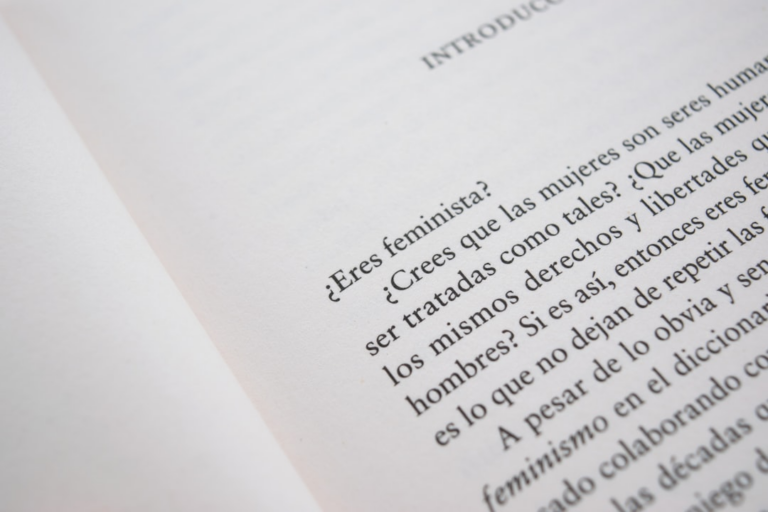 text — Foto por Malvestida na Unsplash