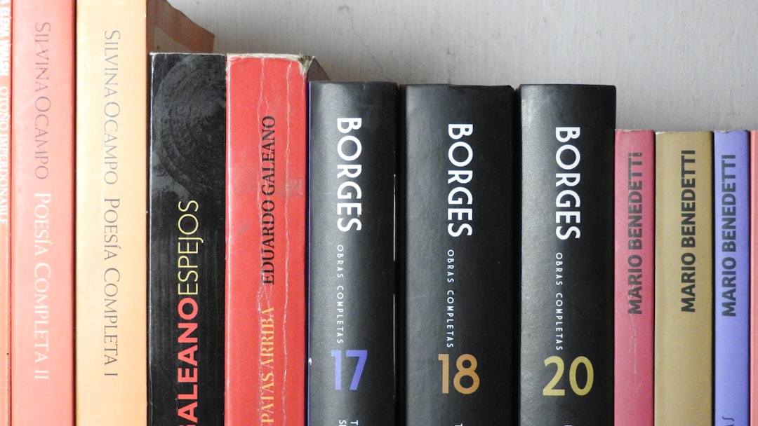red and black book on white table — Foto por Marcelo Irigoyen na Unsplash